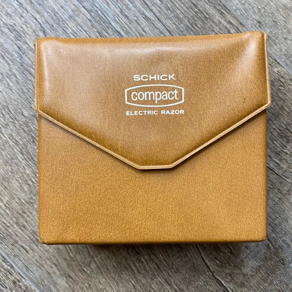 Vintage Schick Compact Electric Razor Cream with Tan Travel‎ Case - NO CORD
